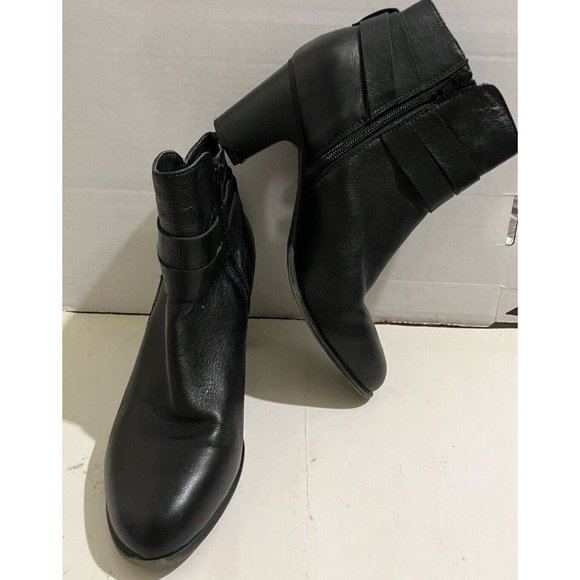 Giani Bernini Shoes - Giani Bernini Calae  Womens  size 8M Black leather Ankle zip  Boots Shoes